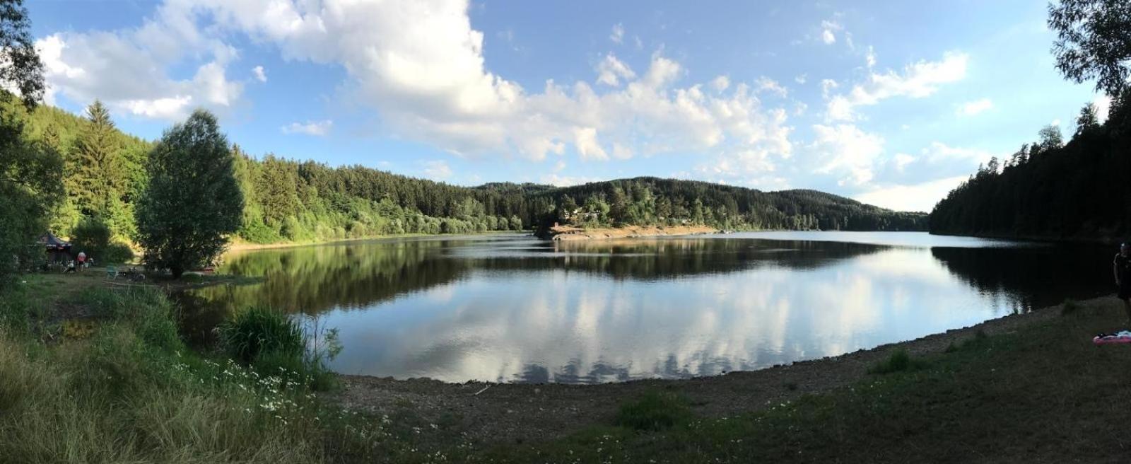 Pension Und Ferienwohnung Am Teich Schleiz Esterno foto