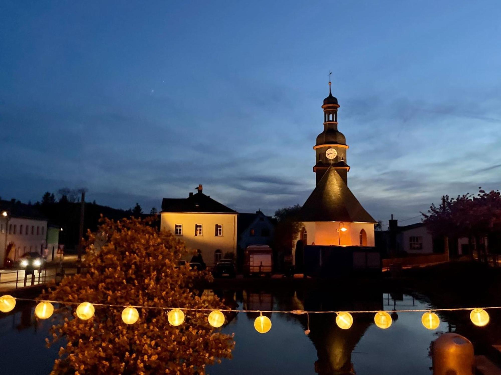 Pension Und Ferienwohnung Am Teich Schleiz Esterno foto